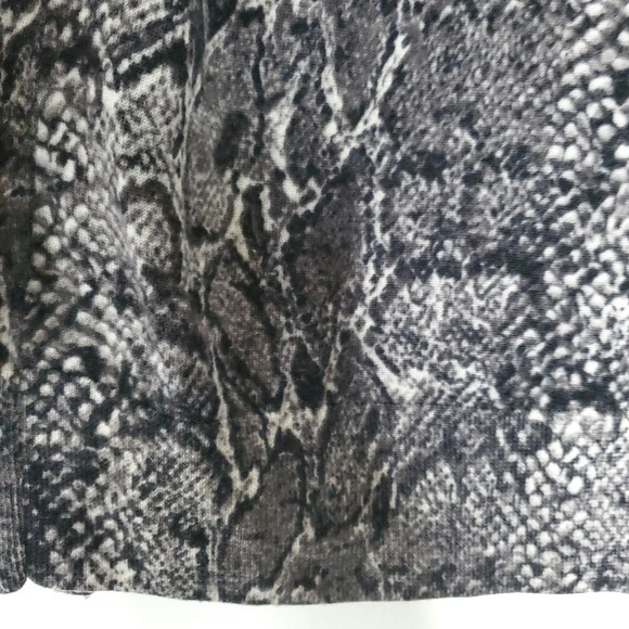 Talbots Pure Merino Wool Sweater Size M Snake Print Long Sleeves Lightweight Top - Picture 8 of 10